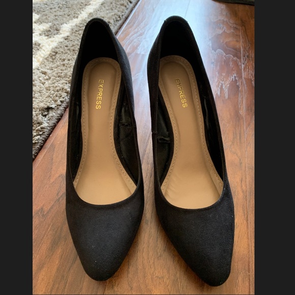 Black Suede heels from EXPRESS - Picture 4 of 4